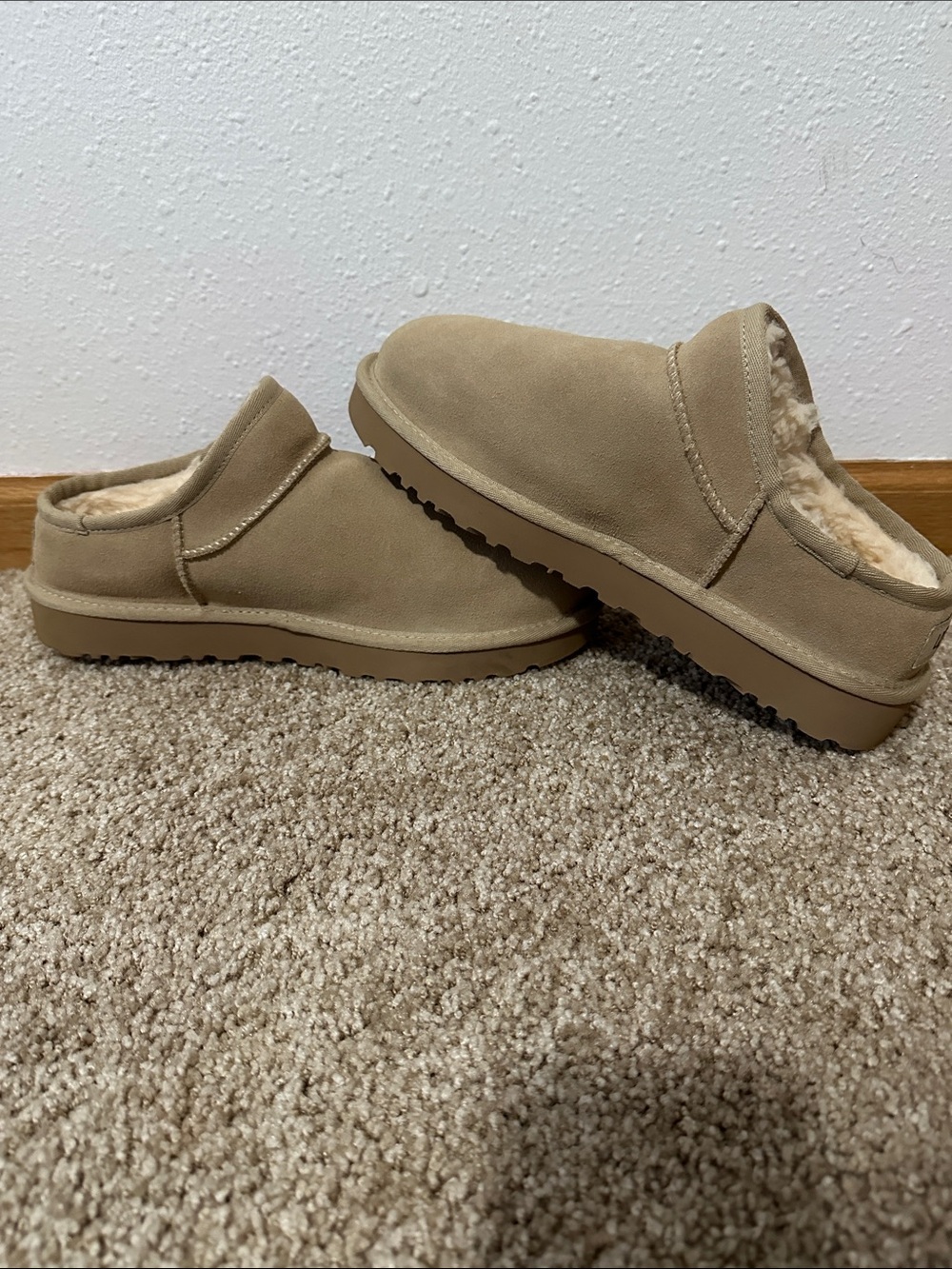 NWOT Ugg Slippers